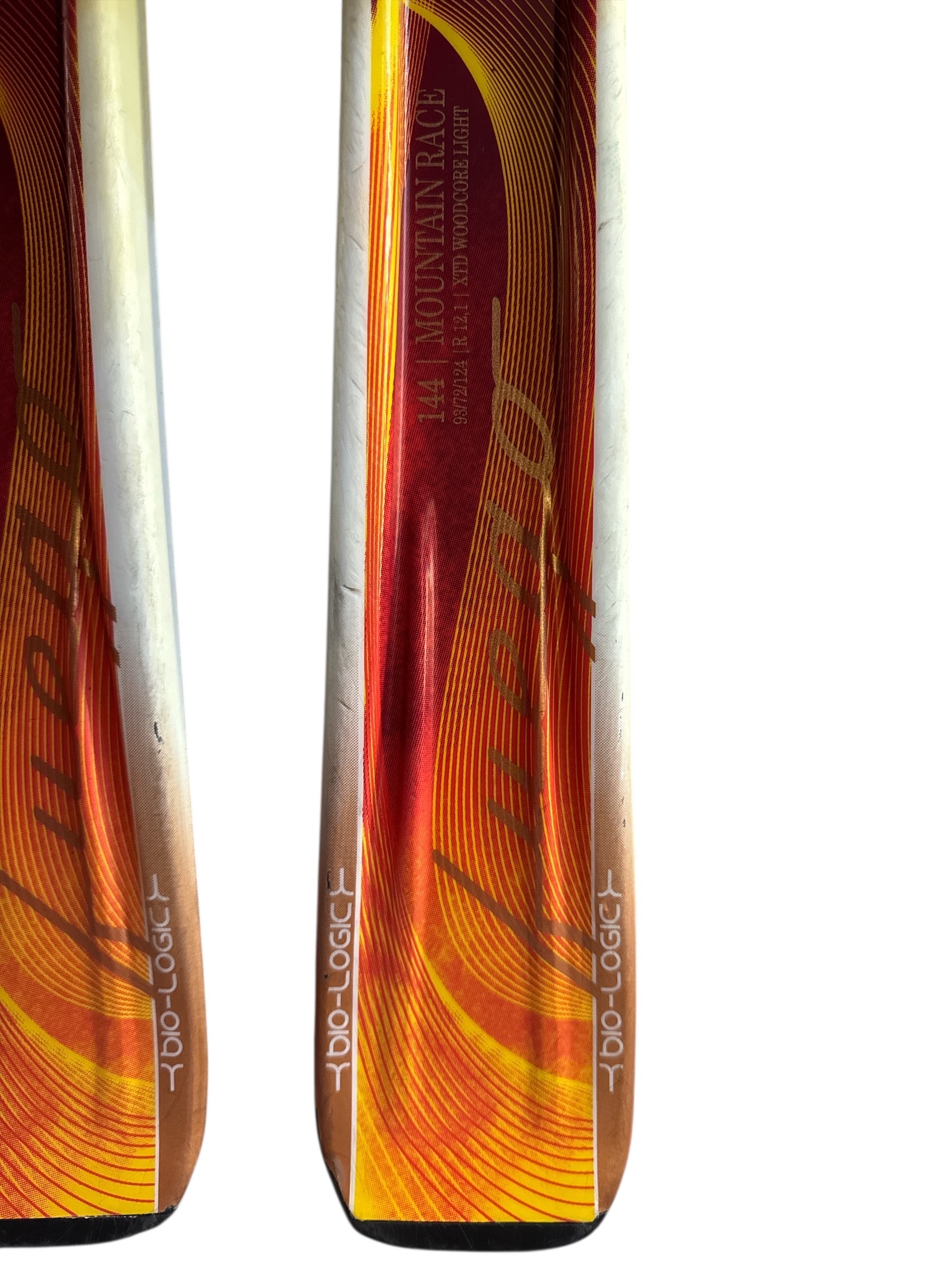 NARTY VÖLKL ATTIVA FUEGO 144CM + WIĄZANIA EMOTION 11.0 TC UŻYWANE