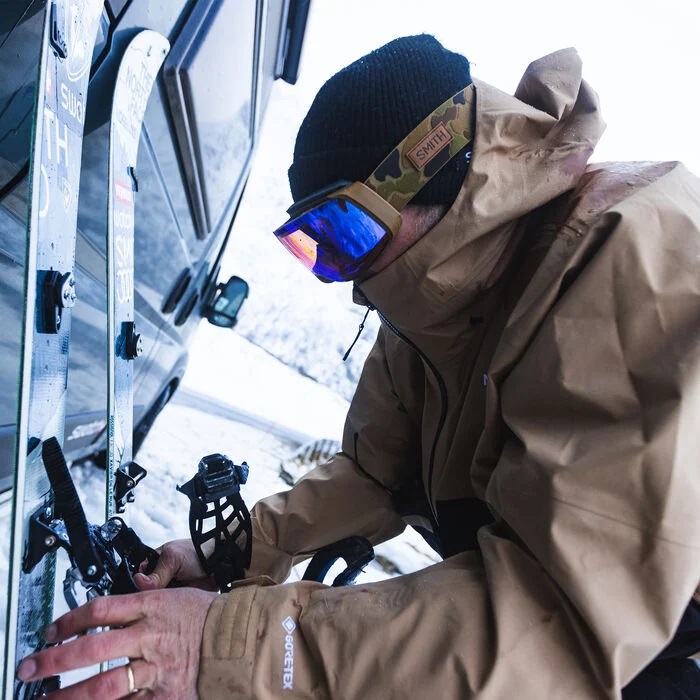 GOGLE SMITH 4D MAG COYOTE POW HUNTER CHROMAPOP SUN BLACK GOLD MIRROR + DODATKOWA SZYBA CHROMAPOP STORM BLUE SENSOR 2025